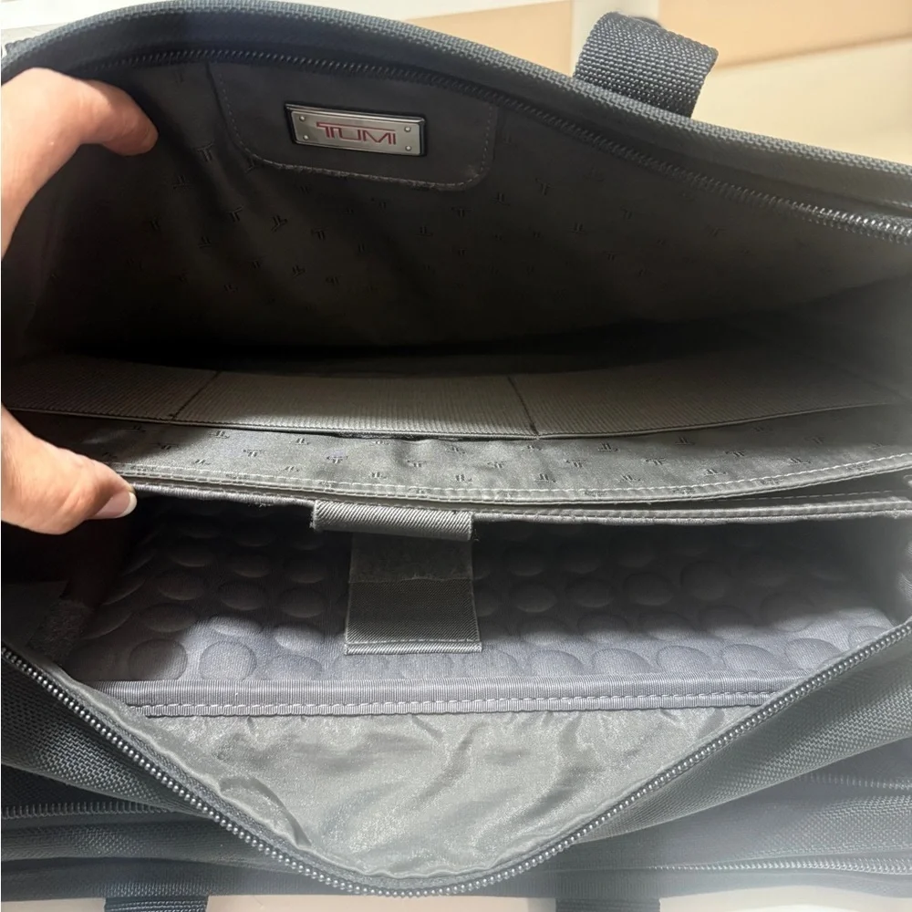 TUMI Alpha Expandable Briefcase Ballistic Nylon Laptop Messenger Bag Black